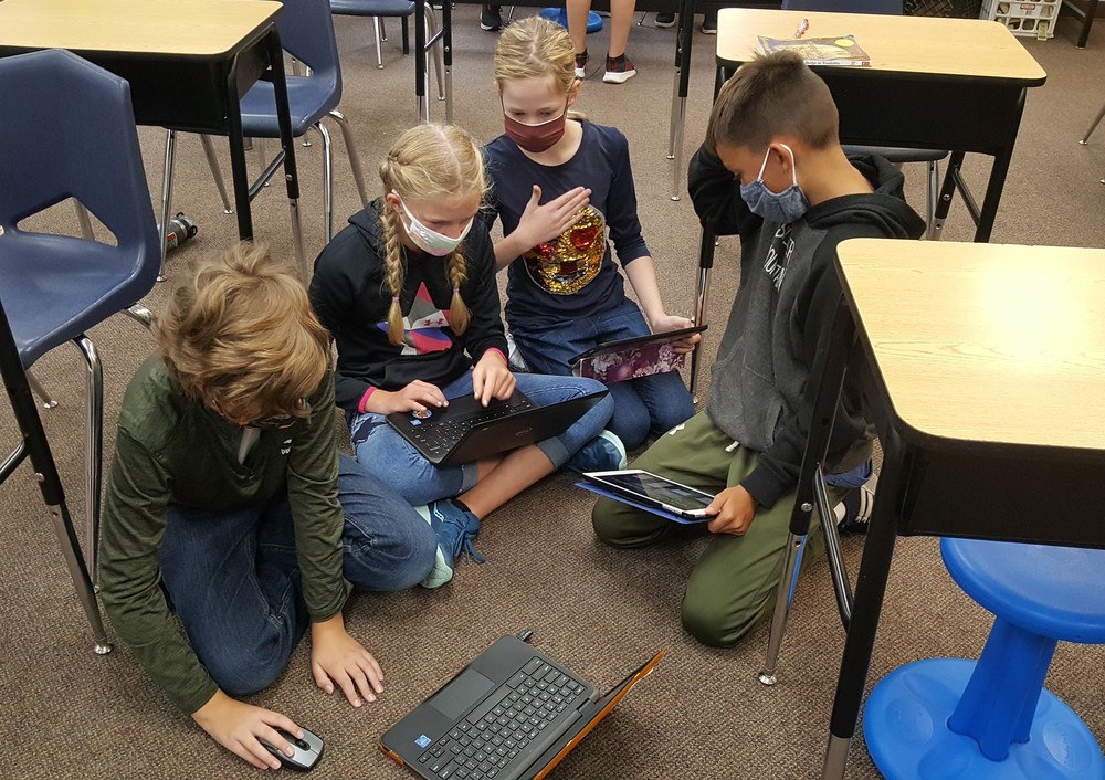 Students learningfwith a laptop